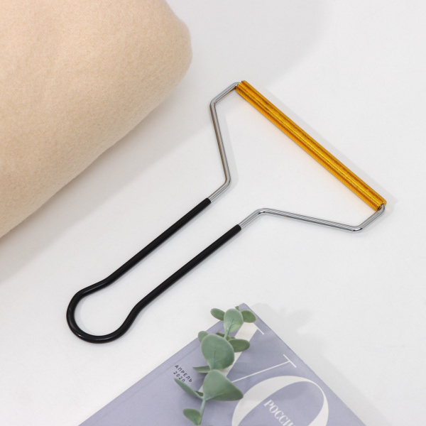 Скребок для чистки одежды, ковров, мебели, 18×12,5 см, ПВХ ручка /9213339