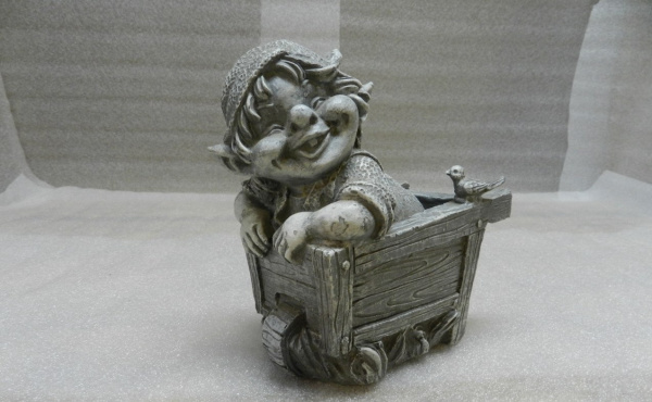 Гномик в тележке