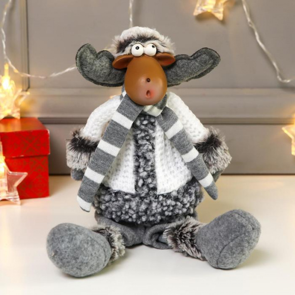 Кукла интерьерная "Лосик в белой шубке и колпаке" 34 см /2315145