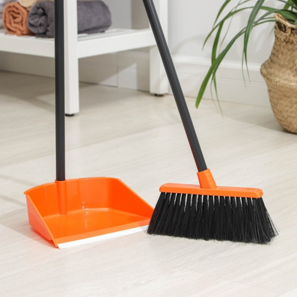 Щётка для пола с совком «Ленивка», 19,5×25×90 см, цвет оранжевый /1623173
