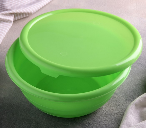 Миска с крышкой, 2,1 л, цвет МИКС /4350462