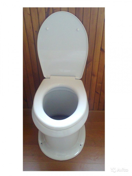 Унитаз ДАЧНЫЙ белый с сиденьем (Старый оскол)