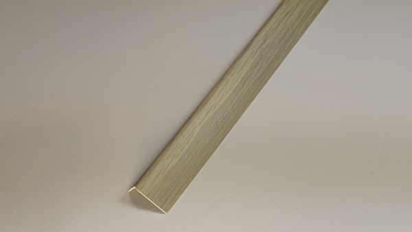 Угол пластиковый Е25 Клен северный 2,7м