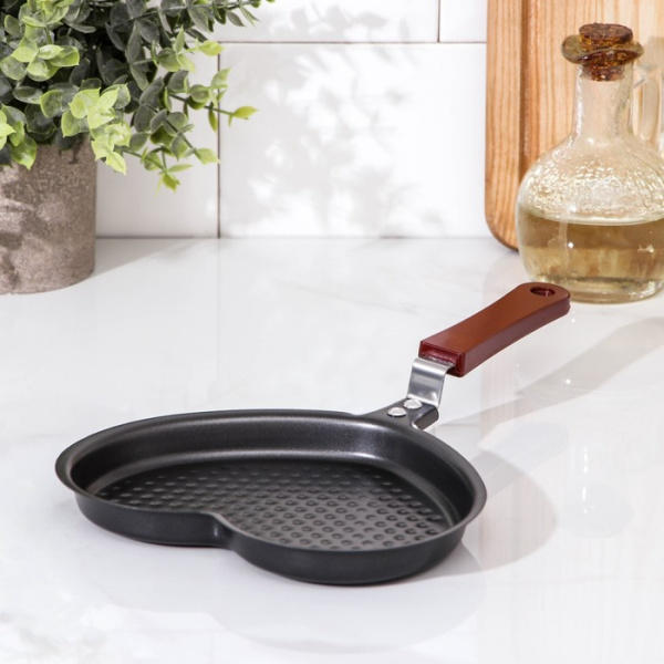 Сковорода «Сердце», d=17 см, пластиковая ручка, антипригарное покрытие, цвет чёрный/3558433