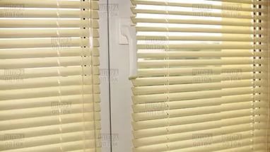 Жалюзи горизонтальные слоновая кость 90х160см 