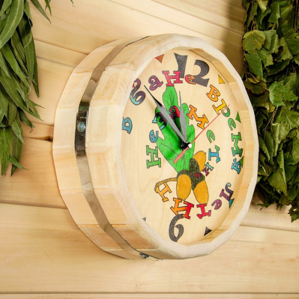 Часы "В бане время незаметно летит"