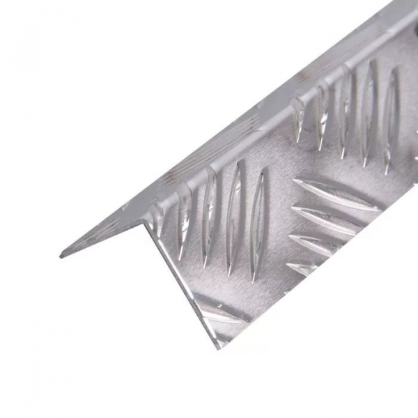 Угол рифленый из алюминиевого листа Квинтет 40*40*1,5 Укв04.2000.500