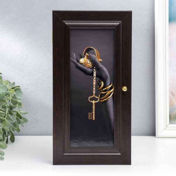 Ключница "Рука" венге 16х31 см /7636925