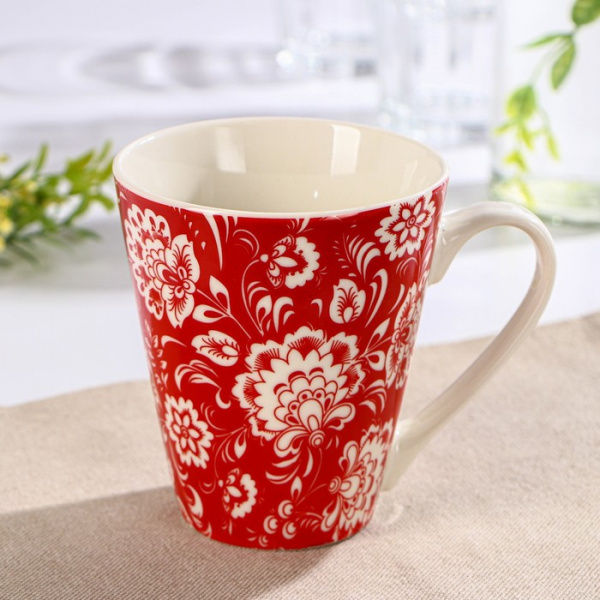 Кружка фарфоровая «Цветы на красном», 280 мл, цвет красный /2421416