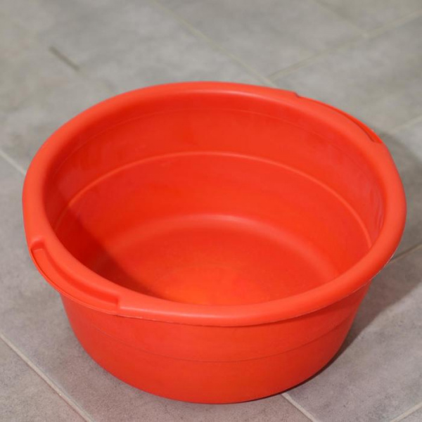 Таз 8л особо прочный, цвет красный 7150932