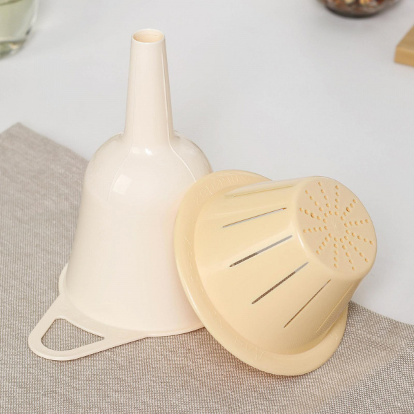 Воронка 10см с ситом, цвет микс/1115574